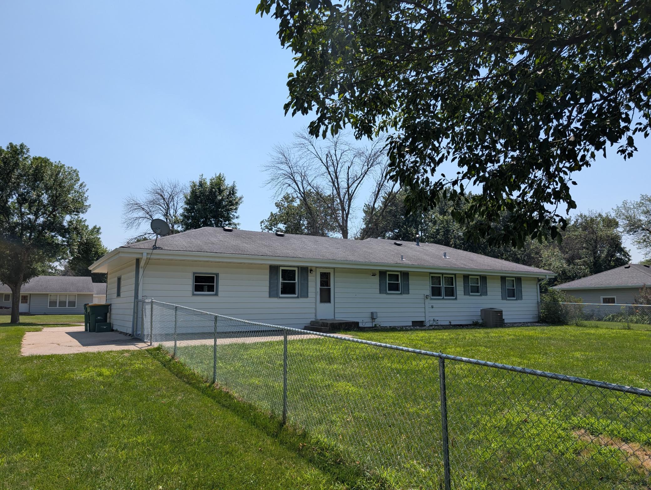 209 Hillcrest Way Le Sueur, MN 56058 - Photo 3 of 16