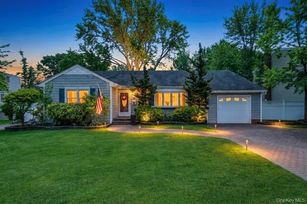 $699,999 | 990 Thomas Avenue, Baldwin, NY 11510