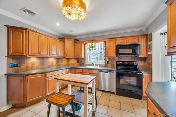 $699,999 | 990 Thomas Avenue, Baldwin, NY 11510