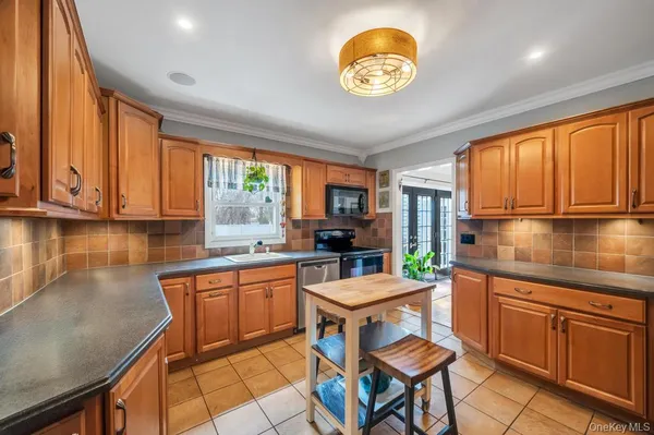 $699,999 | 990 Thomas Avenue, Baldwin, NY 11510