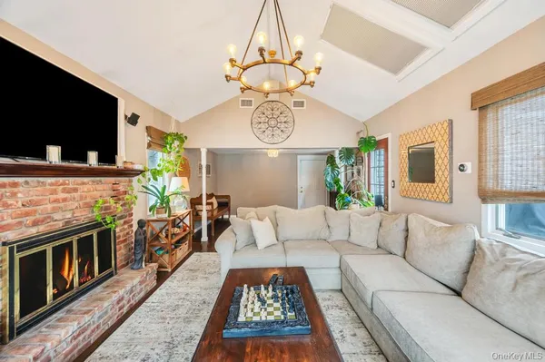 $699,999 | 990 Thomas Avenue, Baldwin, NY 11510