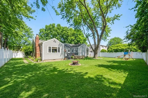 $699,999 | 990 Thomas Avenue, Baldwin, NY 11510