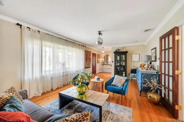 $699,999 | 990 Thomas Avenue, Baldwin, NY 11510