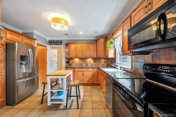 $699,999 | 990 Thomas Avenue, Baldwin, NY 11510