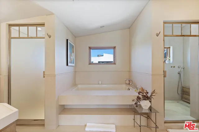 $2,950,000 | 812 Brooks Avenue, Venice, CA 90291