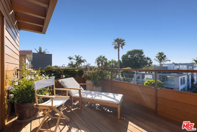 $2,950,000 | 812 Brooks Avenue, Venice, CA 90291
