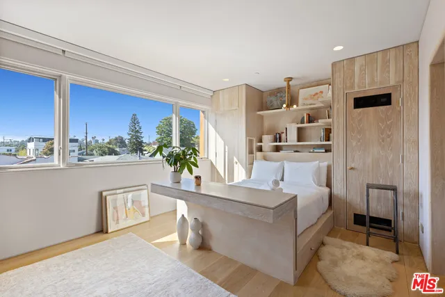 $2,950,000 | 812 Brooks Avenue, Venice, CA 90291