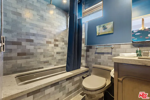 $2,950,000 | 812 Brooks Avenue, Venice, CA 90291