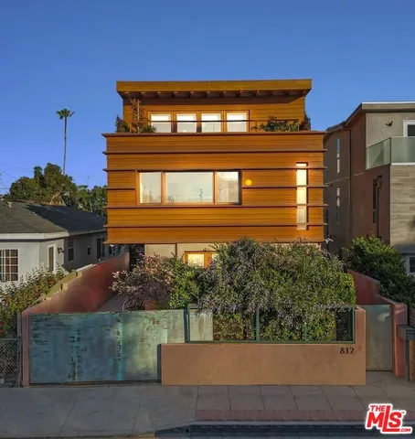 $2,950,000 | 812 Brooks Avenue, Venice, CA 90291