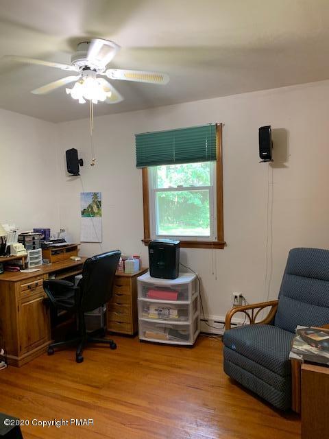 204 Winona Road Mount Pocono, PA 18344 - Photo 23 of 41 a living room with furniture