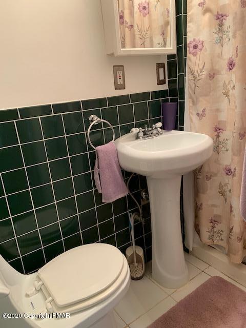 204 Winona Road Mount Pocono, PA 18344 - Photo 27 of 41 BATH 2