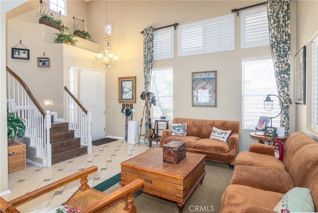 28318 Santa Catarina Road Saugus, CA 91350 - Photo 7 of 32 Living room
