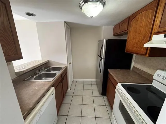 $1,400 | 3110 Edenborn Avenue, Unit 412, Metairie, LA 70002