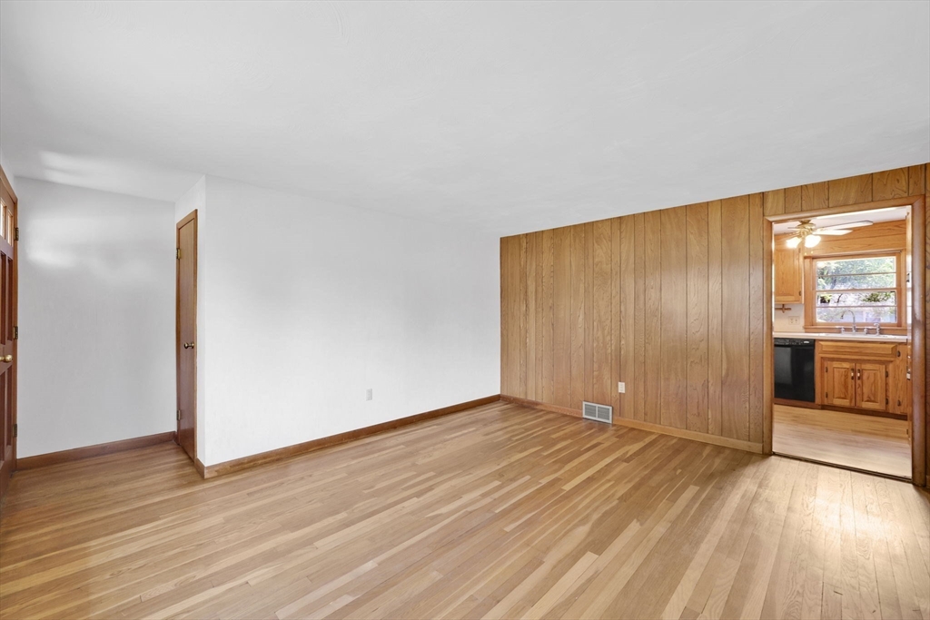 39 Northway Drive Springfield, MA 01119 - Photo 6 of 30