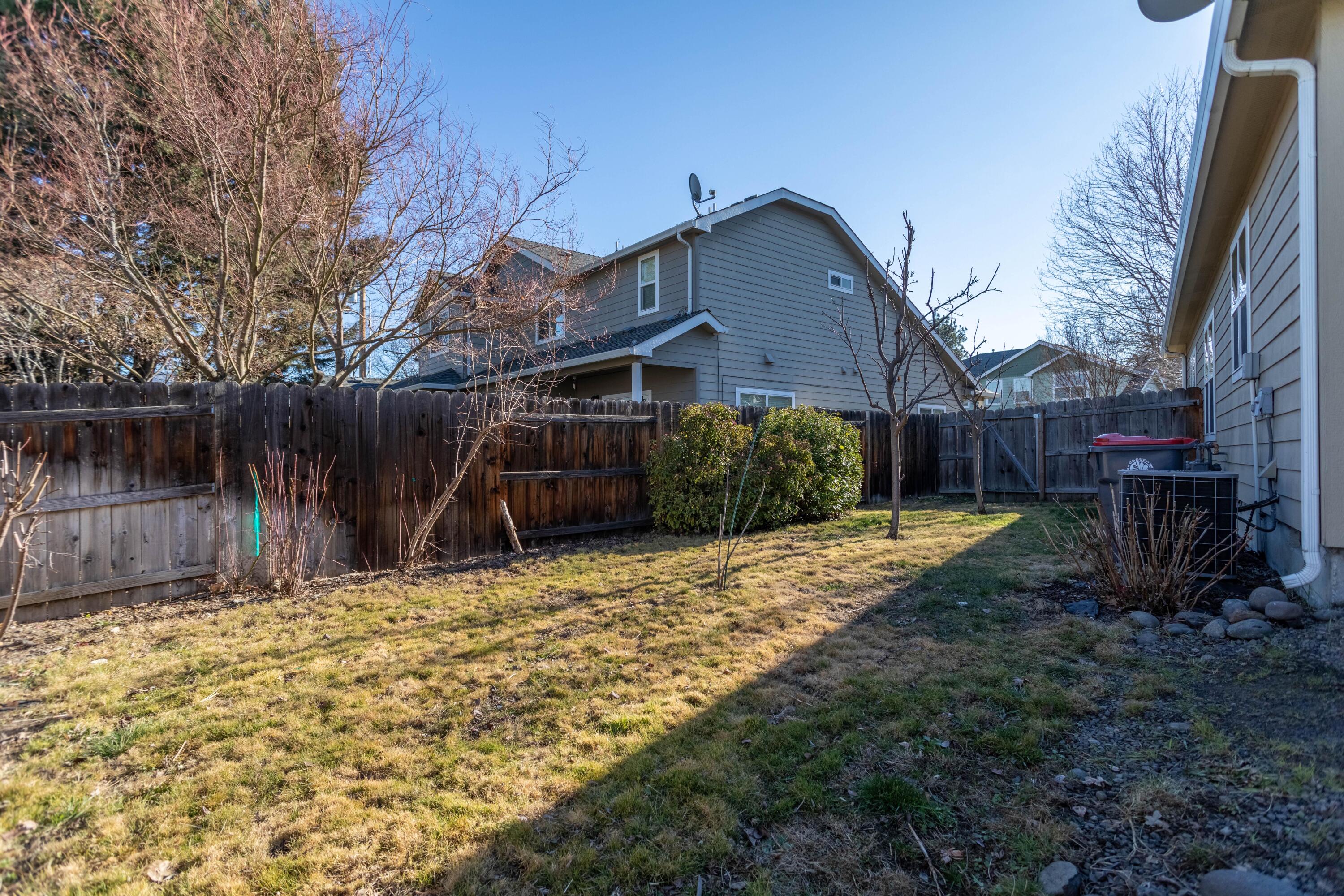 1012 Megan Lane Phoenix, OR 97535 - Photo 28 of 35 IMGL0649-HDR