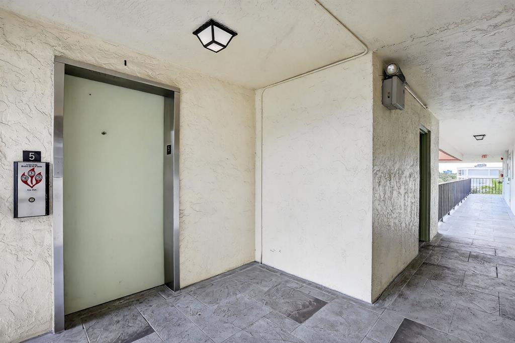 5321 Northeast 24th Terrace, Unit 504A Fort Lauderdale, FL 33308 - Photo 29 of 35 a view of a hallway with closet