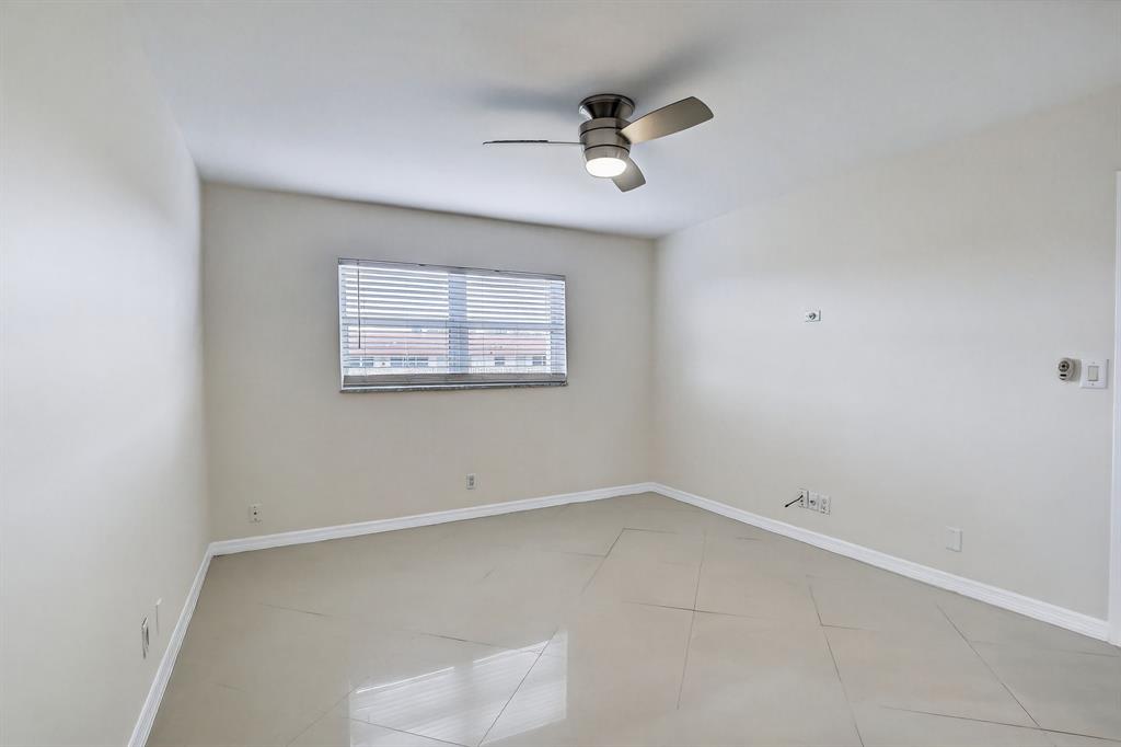 5321 Northeast 24th Terrace, Unit 504A Fort Lauderdale, FL 33308 - Photo 8 of 35 an empty room with a window
