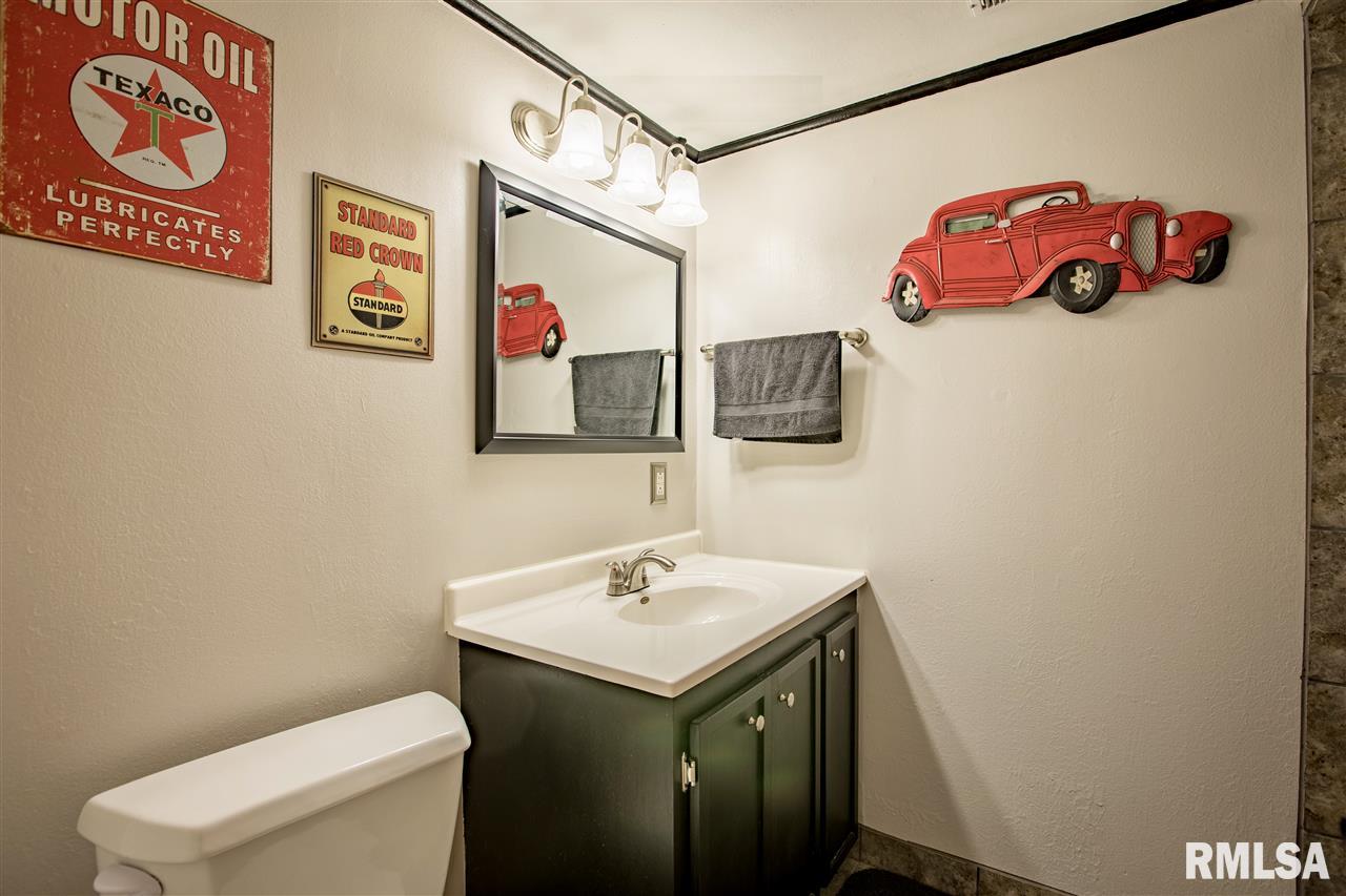 3622 Forest Road Davenport, IA 52807 - Photo 13 of 24 Gallery Image 13