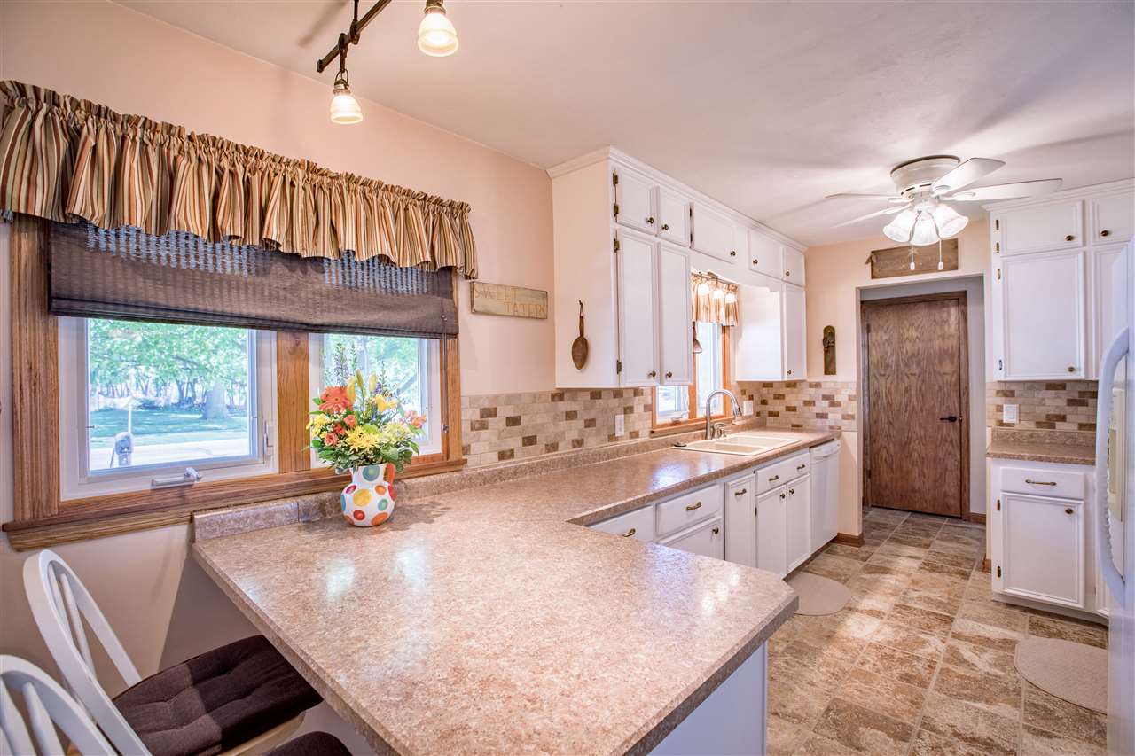 3622 Forest Road Davenport, IA 52807 - Photo 5 of 24 Gallery Image 5