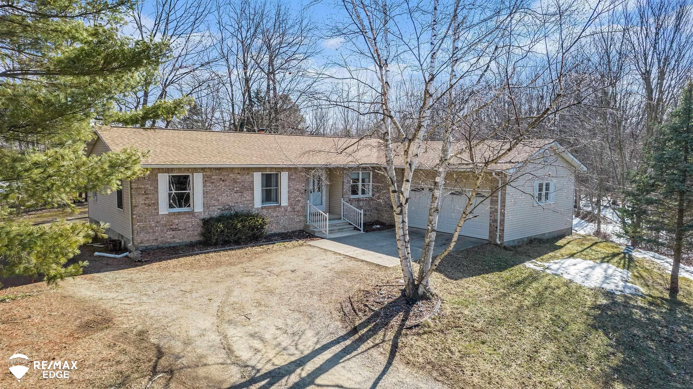 102 Gray Road Lapeer, MI 48446 - Photo 1 of 39 50103820.JPG