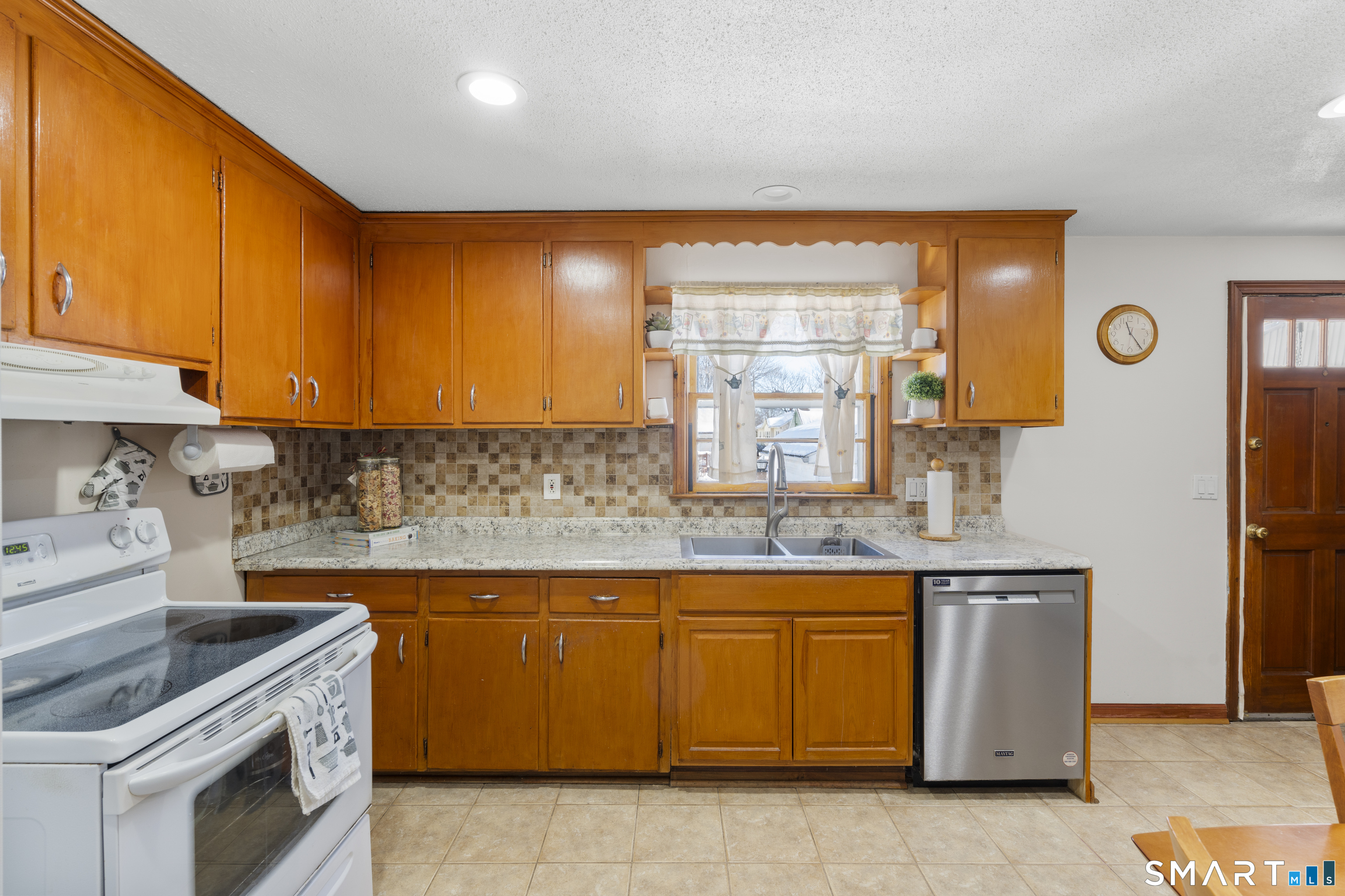 95 Harvard Street Hartford, CT 06106 - Photo 2 of 16