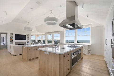 $152,500,000 | 39 Fairfield Pond Lane, Sagaponack, NY 11962