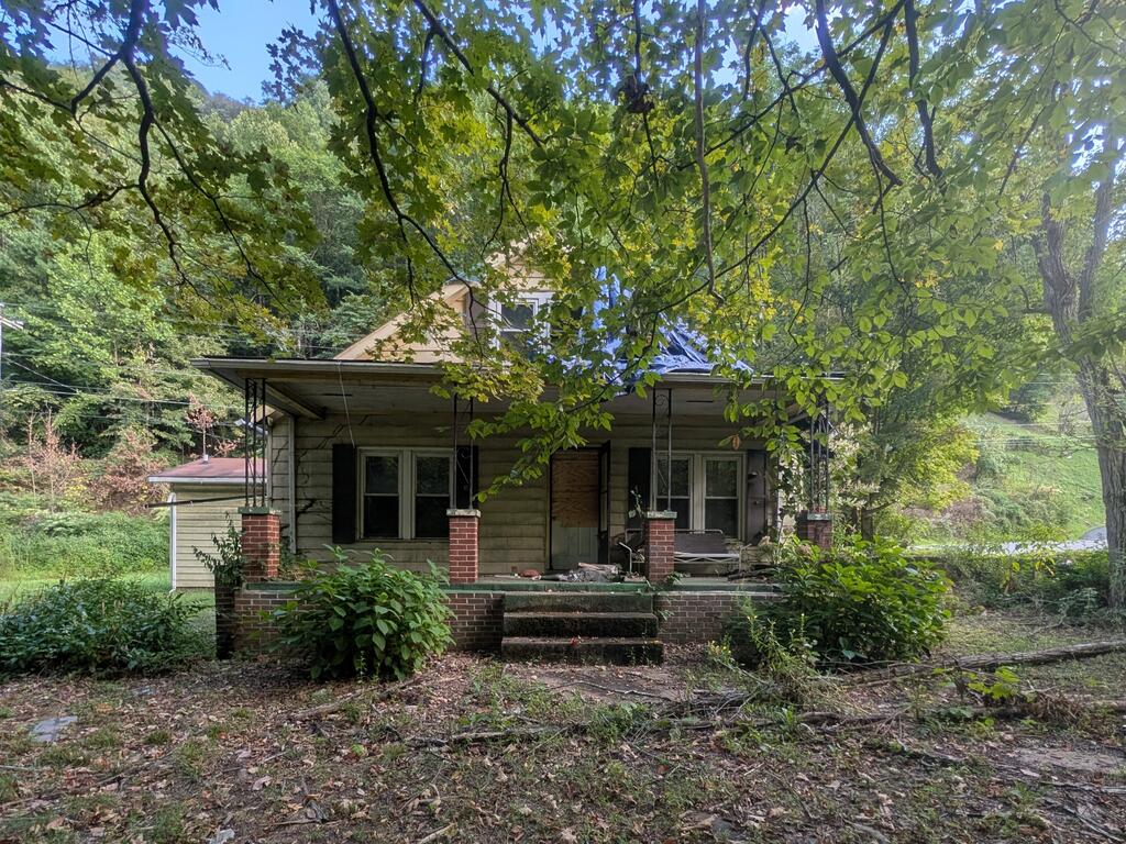 7118 Deskins Road Vansant, VA 24656 - Photo 1 of 16 Gallery Image 1