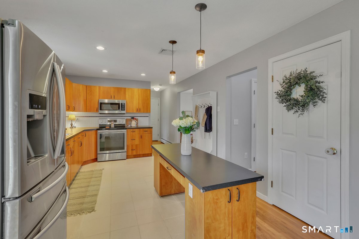 345 Hebron Road Andover, CT 06232 - Photo 2 of 31