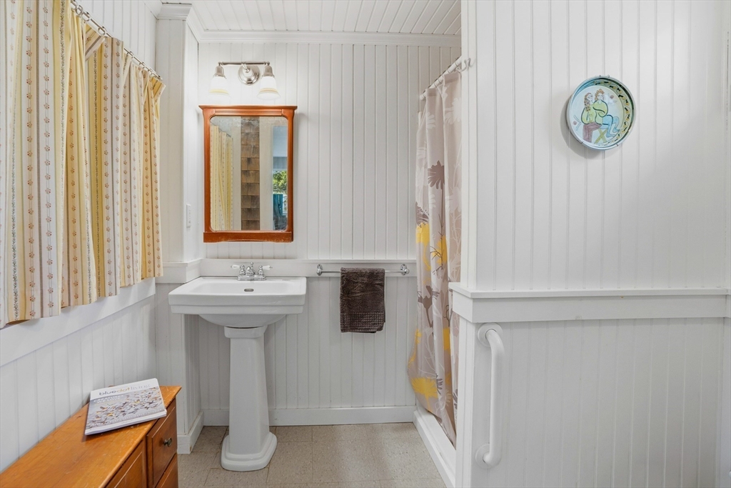 188 Vineyard Meadow Farms Road West Tisbury, MA 02568 - Photo 39 of 42