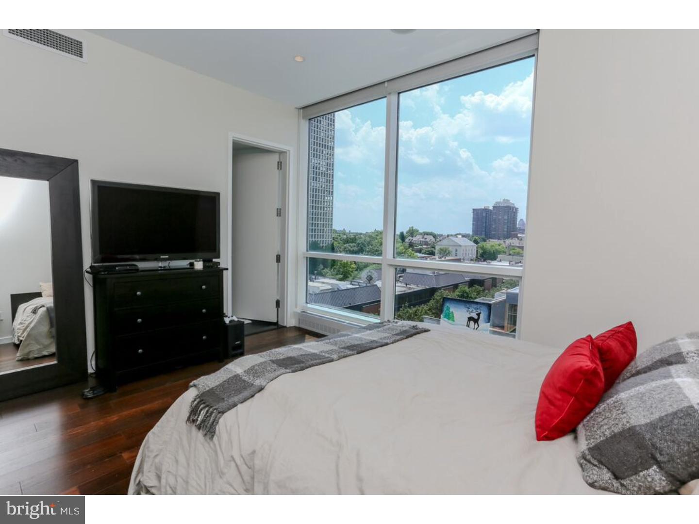 101 Walnut Street, Unit 6 Philadelphia, PA 19106 - Photo 11 of 15
