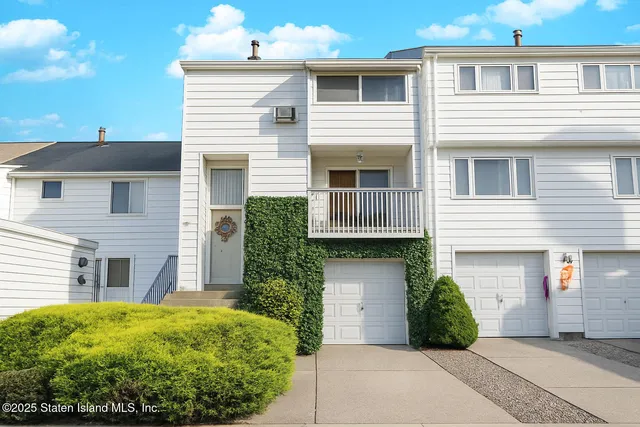 $629,900 | 38 Beekman Circle | Arden Heights