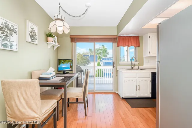 $629,900 | 38 Beekman Circle | Arden Heights