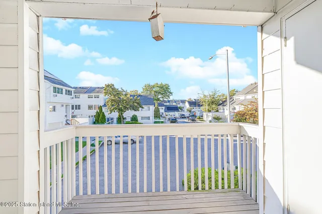 $629,900 | 38 Beekman Circle | Arden Heights