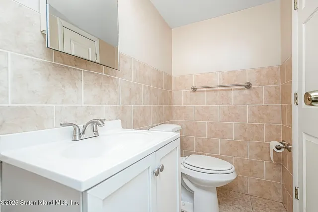 $629,900 | 38 Beekman Circle | Arden Heights