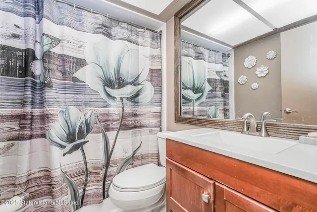 $629,900 | 38 Beekman Circle | Arden Heights