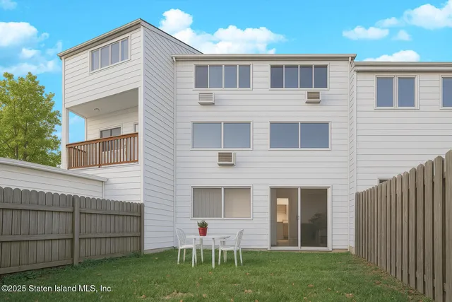 $629,900 | 38 Beekman Circle | Arden Heights