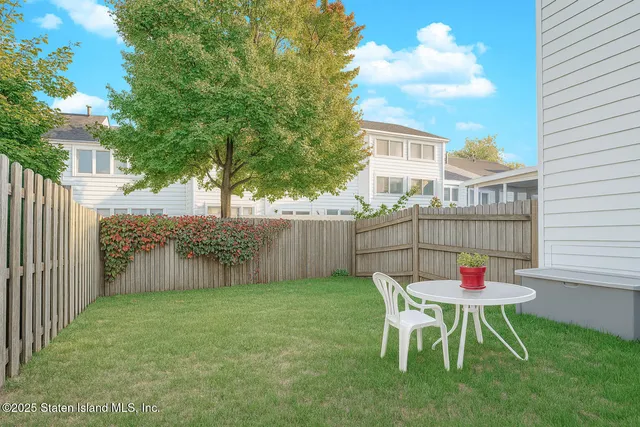 $629,900 | 38 Beekman Circle | Arden Heights