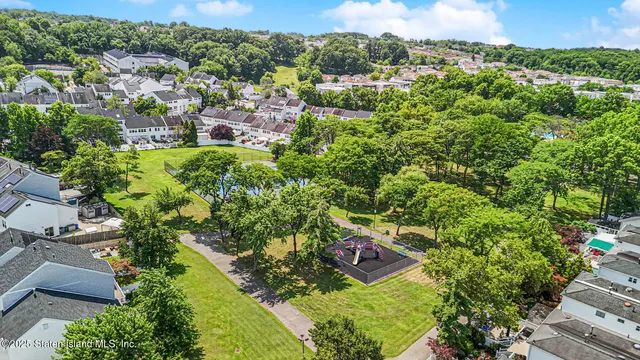 $629,900 | 38 Beekman Circle | Arden Heights