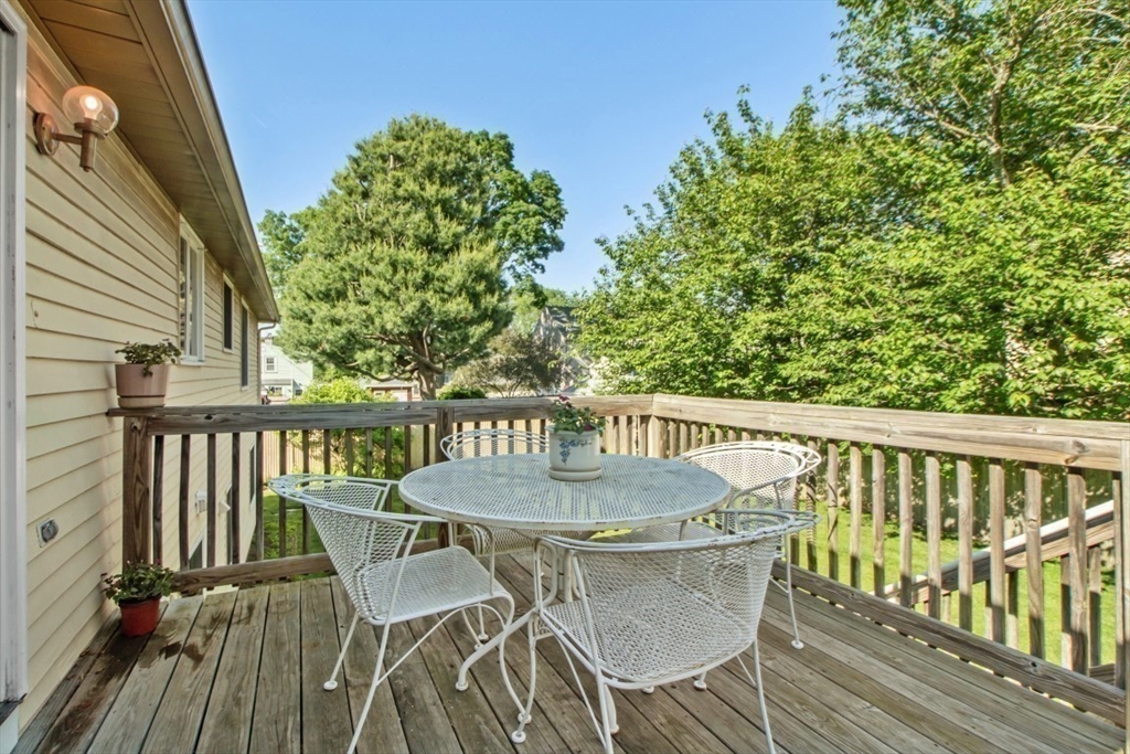 61 Canterbury Road Waltham, MA 02453 - Photo 8 of 30