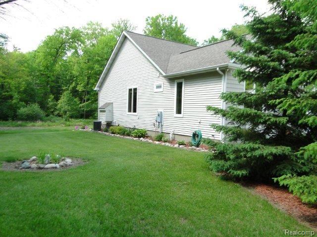 2224 Pheasant Rdg Court Lapeer, MI 48446 - Photo 36 of 44 Side 2