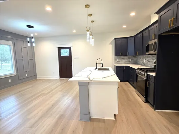 $2,200 | 19539 Dunbar Avenue, Unit B, Houston, TX 77338