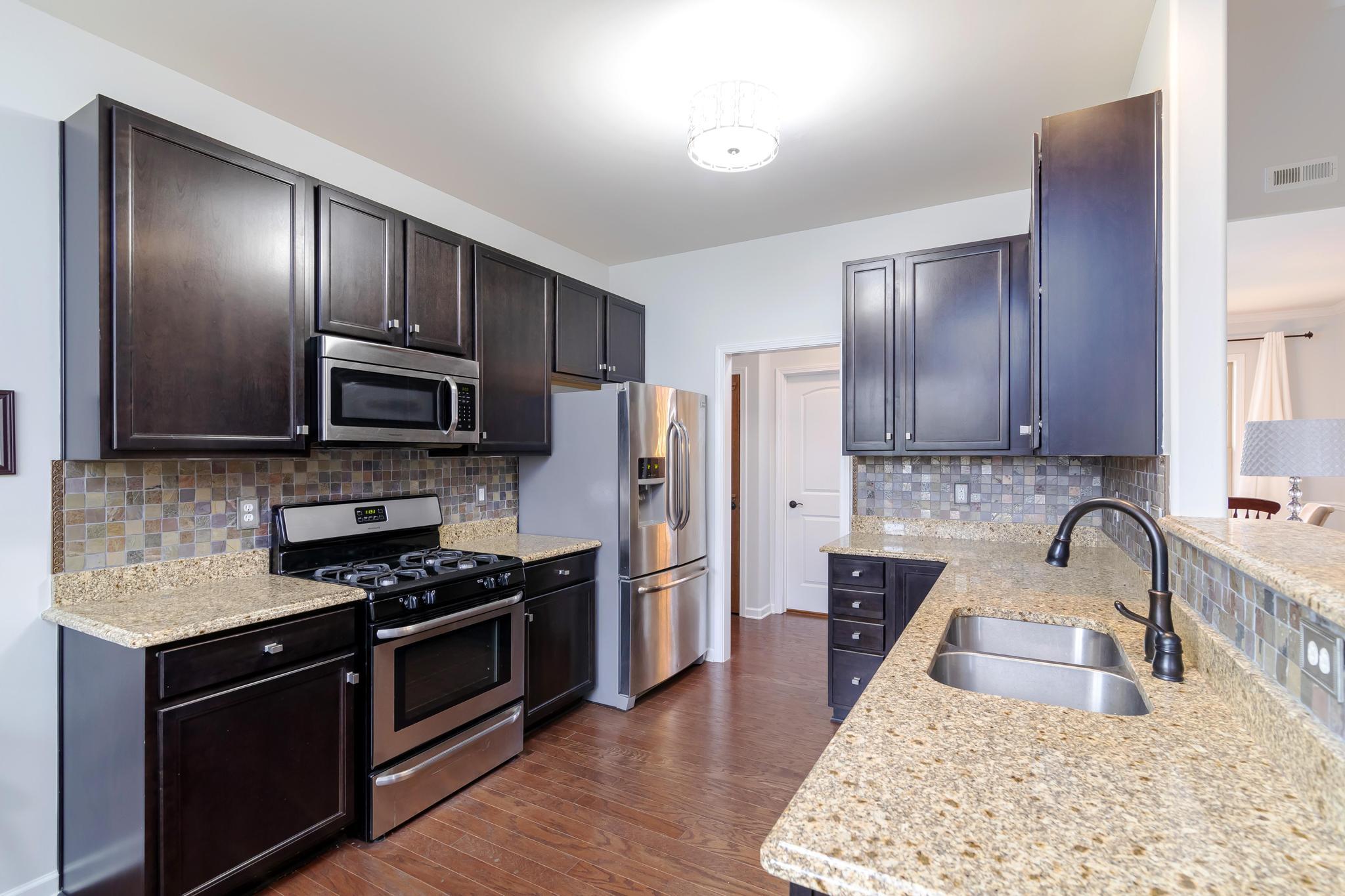 573 Suffolk Road Johnson City, TN 37615 - Photo 10 of 29 Kitchen