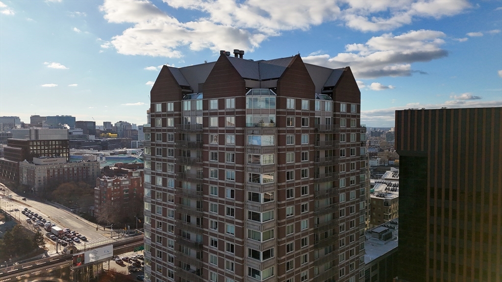 8 Museum Way, Unit 2304 Cambridge, MA 02141 - Photo 39 of 39 a view of a large building