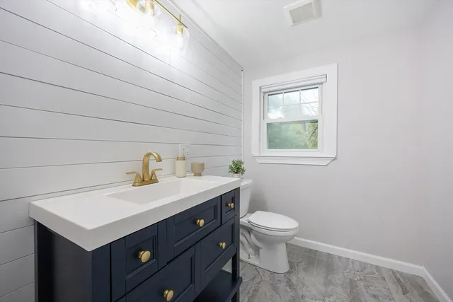 $575,000 | 841 Lincoln Street, Franklin, MA 02038