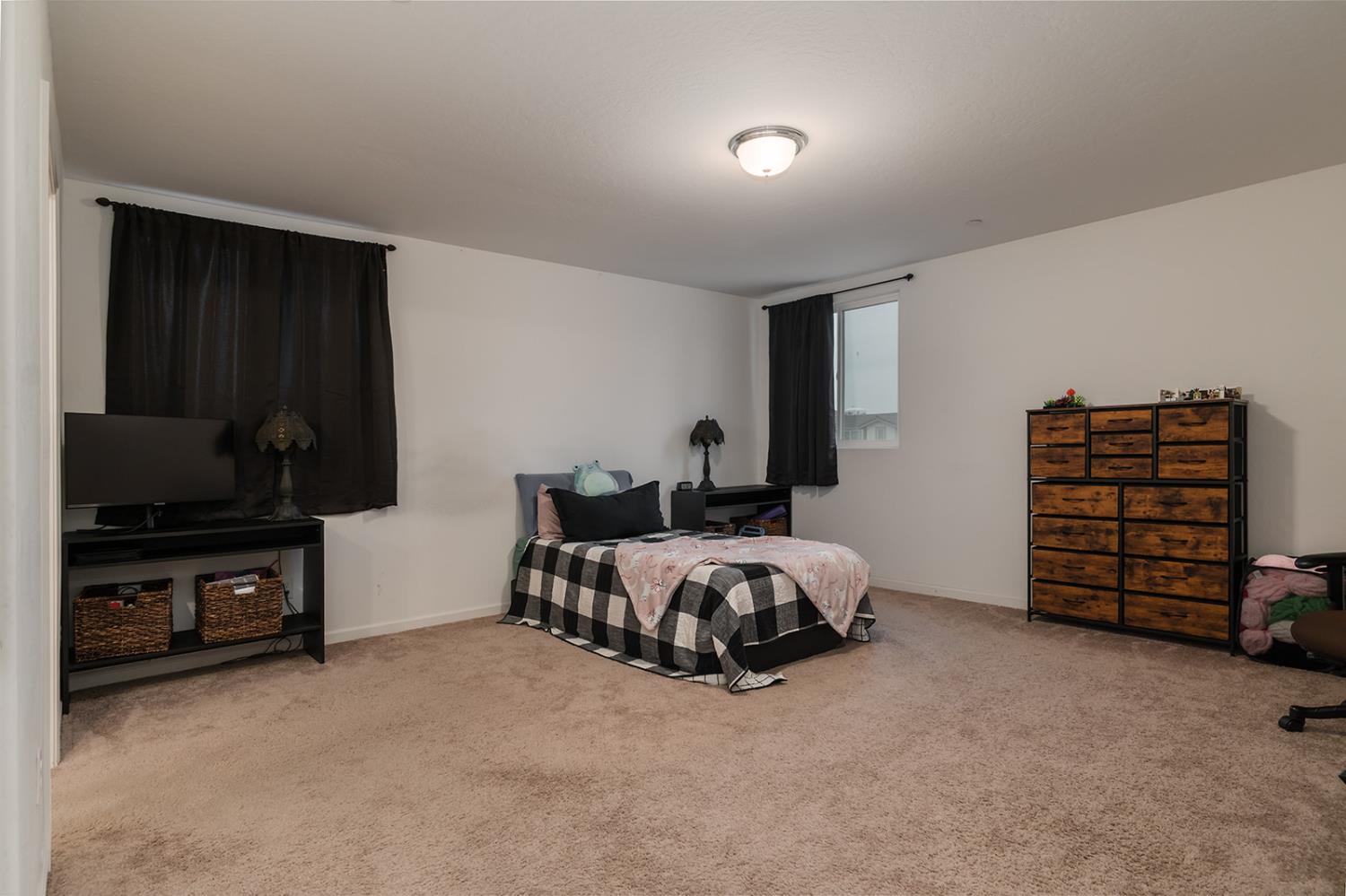 1945 East Gum Avenue Reedley, CA 93654 - Photo 13 of 31 a bed room with a bed and a television