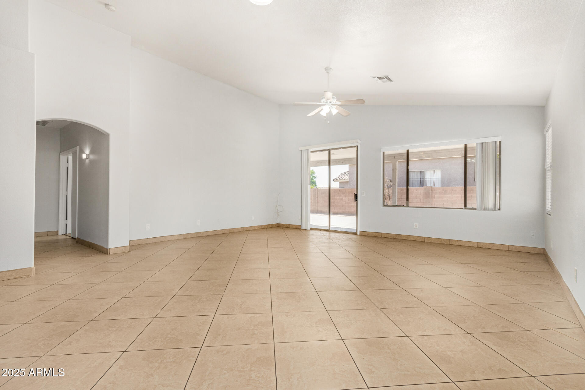 6541 West Cordes Road Phoenix, AZ 85043 - Photo 8 of 33 11 - Cordes