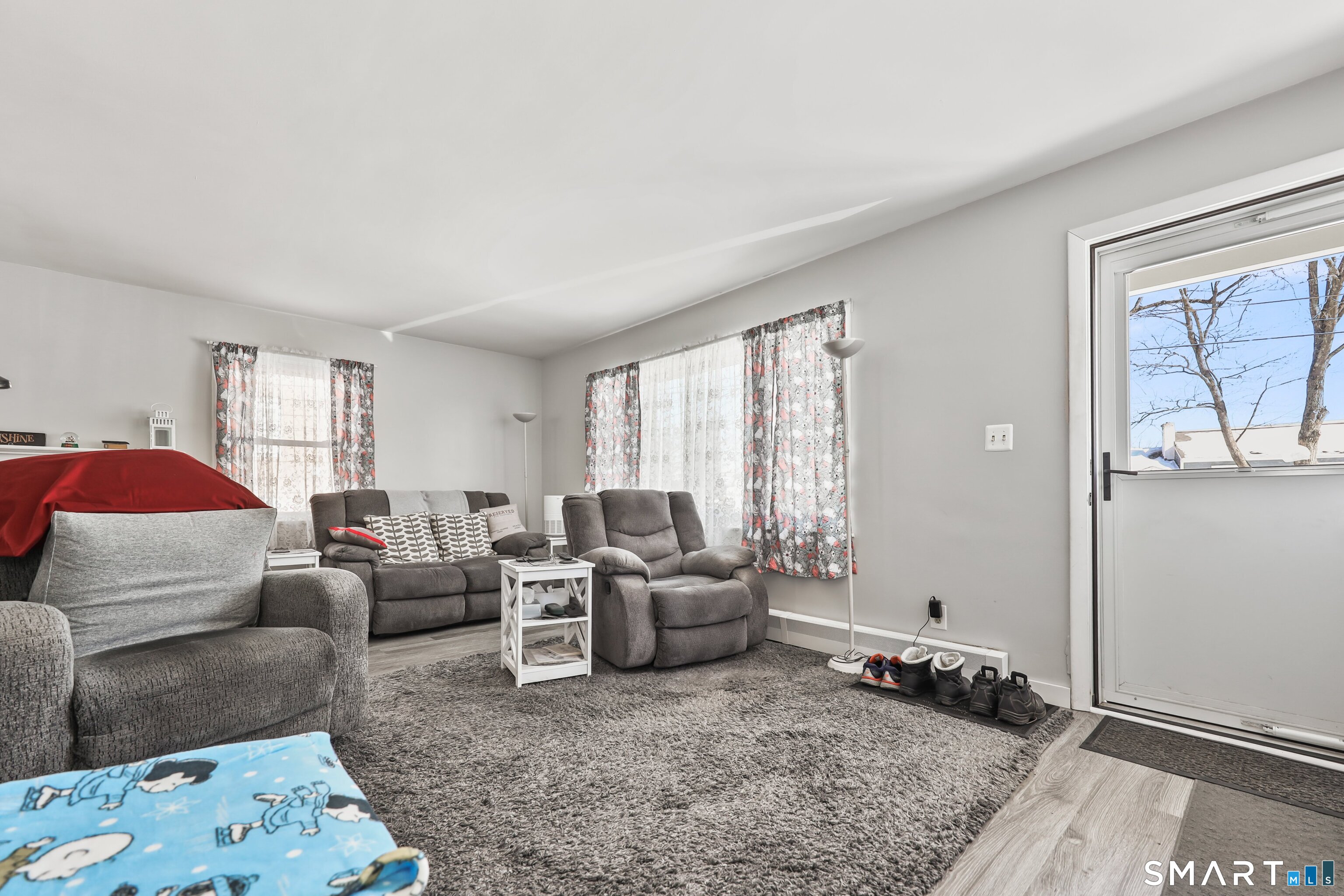 41 Sunnybrook Bend Waterbury, CT 06708 - Photo 5 of 29 a living room with furniture and a window