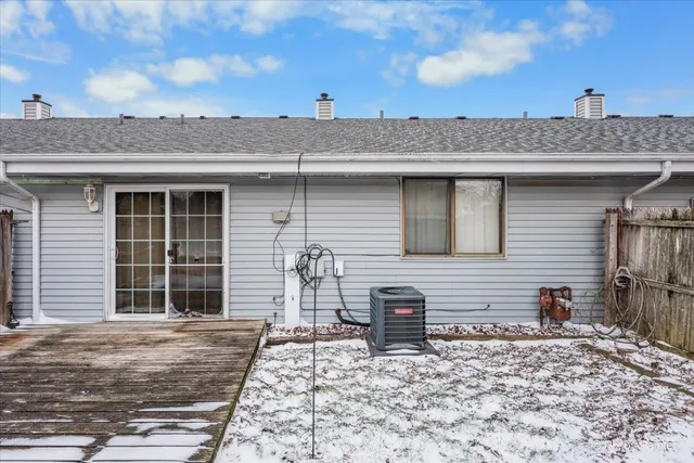 $189,000 | 2315 Buttercup Lane, Crest Hill, IL 60403