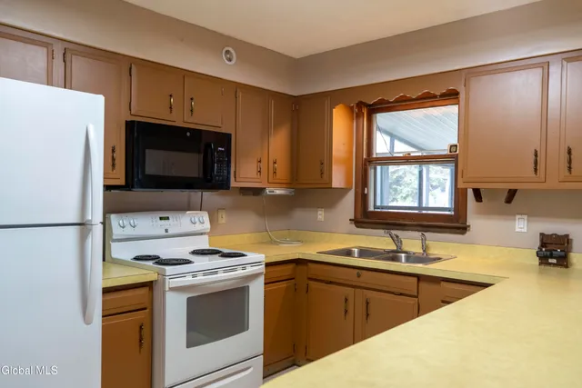 $1,800 | 11 Keyes Street, Warrensburg, NY 12885