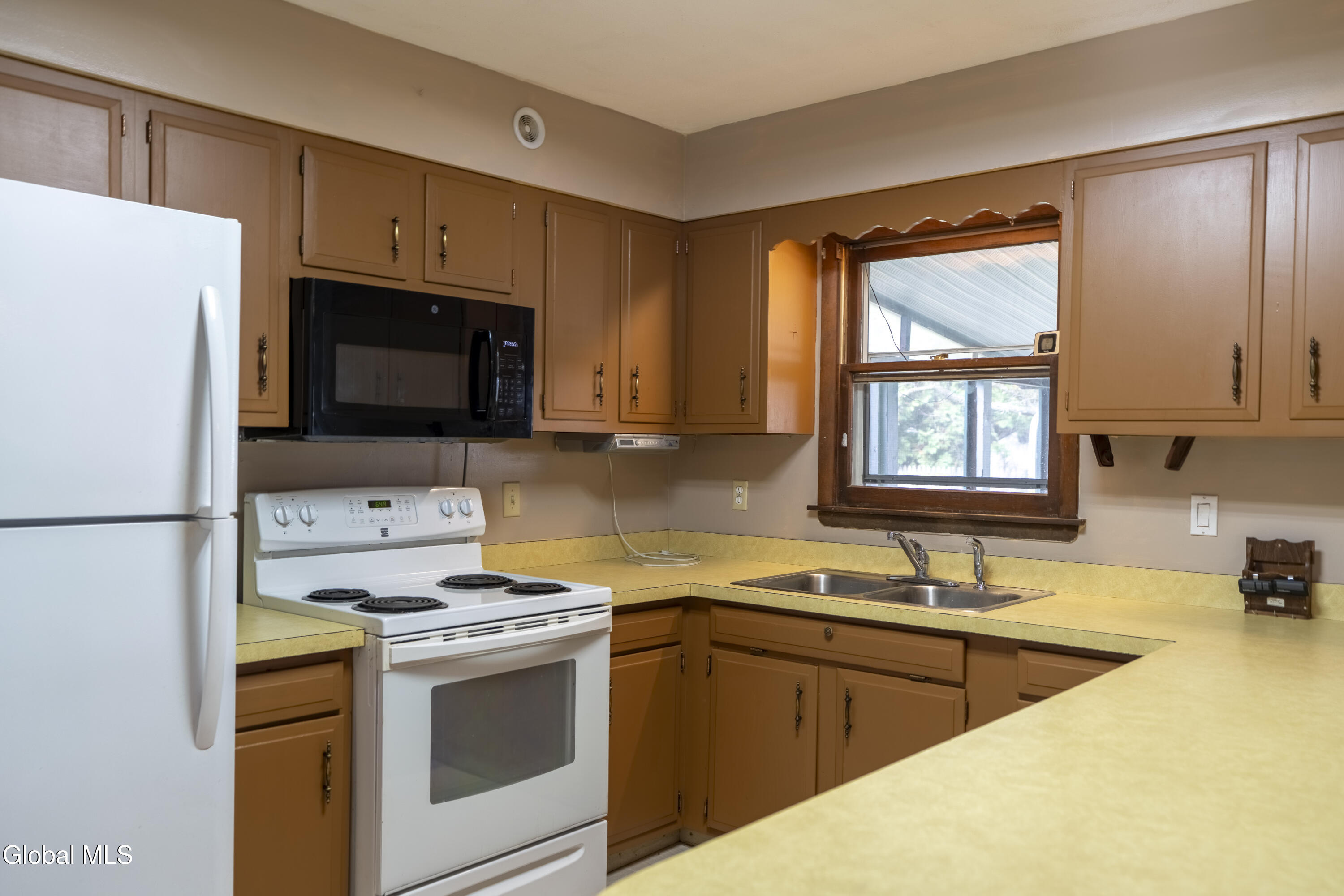 11 Keyes Street Warrensburg, NY 12885 - Photo 5 of 20 11 Keyes-5